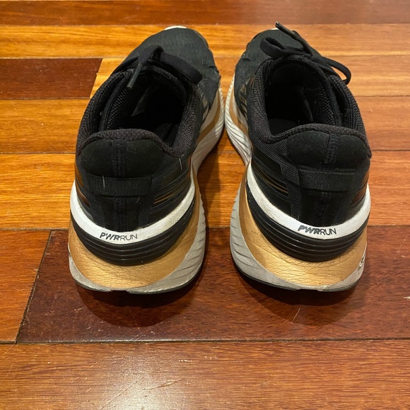 Saucony women’s size 8.5 power run shoes, black and gold - Picture 5 of 9